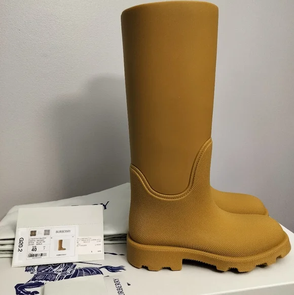 SOLD! Women's Burberry Rubber Boots - Picture 1 of 8
